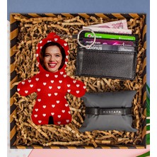 Ejoya Sevgiliye Özel Fotoğraflı Peluş Anahtarlık & Kartlık & Deri Bileklik Hediye Kutusu 112823