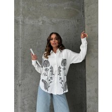 Ded Collection Kadın Beyaz-Siyah-Taş Nakış Detaylı Trend Rahat Kalıp Gömlek