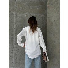 Ded Collection Kadın Beyaz-Siyah-Taş Nakış Detaylı Trend Rahat Kalıp Gömlek