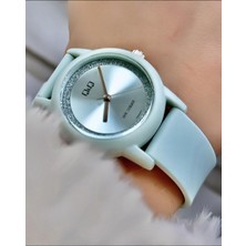 Q&Q  kadın Su Geçirmez Plastik Kordon Kol Saati