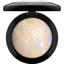 MAC Harika, Hafif Bir Kapatıcılık Sağlayan Mineralize Skinfinish Lightscapade Pudra 10 G