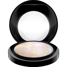 MAC Harika, Hafif Bir Kapatıcılık Sağlayan Mineralize Skinfinish Lightscapade Pudra 10 G