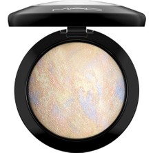 MAC Harika, Hafif Bir Kapatıcılık Sağlayan Mineralize Skinfinish Lightscapade Pudra 10 G