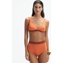 Yargıcı Kontrast Detaylı Geniş Üçgen Bikini Üstü