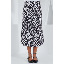Hazelin Kadın Zebra Desen Siyah Beyaz Saten Yüzeyli Beli Lastikli Midi Boy Etek HZL23S-BD1101471