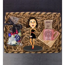 Ejoya Kişiye Özel Karikatür Biblo & Türk Kahvesi Fincanı & Dolgulu Çikolatalar Hediye Kutusu 112007