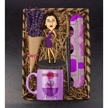 Ejoya Kişiye Özel Karikatür Biblo & Kupa & Lavanta Buketi & Tütsü Kayığı ve Tütsü Hediye Kutusu 112035