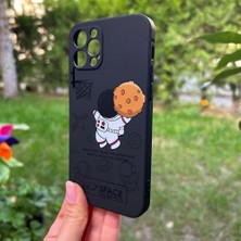 Bumudur Aksesuar iPhone 12 Pro Basketçi Astronot Siyah Silikon Kılıf