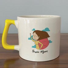 Mor Mürekkep Süper Mom Pelerin Baskılı Sarı Kulplu D Kupa