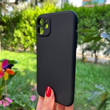 Bumudur Aksesuar iPhone 11 Siyah Yumuşak Silikon Kılıf