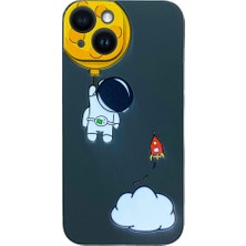 iPhone 14 Aydaki Astronot Siyah Silikon Kılıf