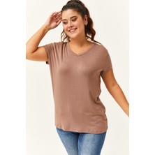 Ebsumu Kadın Büyük Beden V Yaka Basic Kısa Kollu Vizon T-Shirt