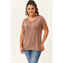 Ebsumu Kadın Büyük Beden V Yaka Basic Kısa Kollu Vizon T-Shirt