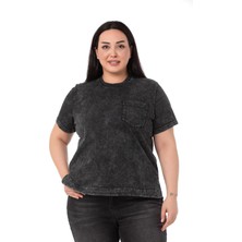 Disentis Modest Büyük Beden Parça Boyalı Bisiklet Yaka Kavisli Yırtmaçlı Siyah T-Shirt