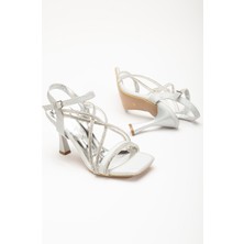 Dilimler Ayakkabı Tek Bant ve Bilek Taşlı Gümüş Kadın Abiye Ayakkabı