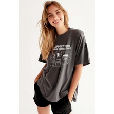 Coredra Local Coffee Shop Oversize T-Shirt Kadın - Füme