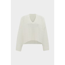 Açelya Okcu Oversize Geometrik Desenli V Yaka Kadın Triko Kazak