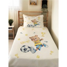 Evmila Futbolcu Ayıcık Desenli Bebek ve Çocuk Baskılı Tek Kişilik Pike Takımı 160X230 Beyaz