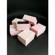 Örün Matbaa Pembe Renk Süngerli Yüzük Kutusu 5,5x4,5x3,5cm - 15 Adet Yapılı Kutu olarak Sevk