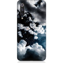 Teknomeg Xiaomi Mi 9 Se Uyumlu Bulutlu Bir Gece ve Yıldızlar  Desenli Silikon Kılıf
