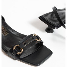 Dicle Polat Shoes Kadın Martina Siyah Alçaktopuklu Sandalet