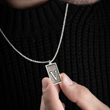 Vetro Silver Erkek Özel Tasarım 925 Ayar Gümüş V Harf Kolye