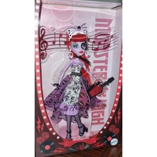 Monster High Outta Fright Operetta Doll - Model Bebek