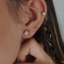 İzgi Kuyumculuk Kare Kesim Tek Taş Küpe