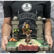 Turansoy Craft Scooby Doo Mezarlıkta Diorama Boyalı Figür 30 cm Genişlik (Dev Boy)