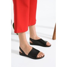 Pembe Potin Kalın Bantlı Bilekte Tokalı Bodrum Kadın Sandalet 51-505-23