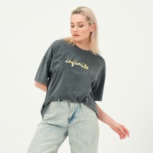 Owut Collection Kadın Antrasit Yıkamalı Infinite Baskı Detaylı Bisiklet Yaka T-Shirt