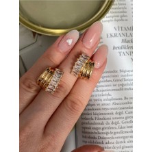 Pinery Jewels Sıralı Baget Taşlı Altın Kaplama Kadın Küpe Çifti