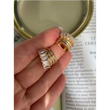 Pinery Jewels Sıralı Baget Taşlı Altın Kaplama Kadın Küpe Çifti
