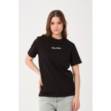 Owut Collection Kadın Yazı Baskı Detaylı Rahat Kesim T-Shirt