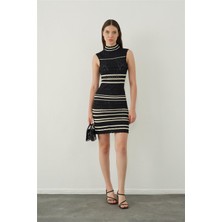 Sherin Siyah-Ekru Dik Yaka Kolsuz Triko Elbise