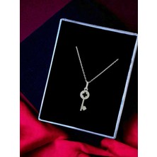 Alâ Silver Jewellery Anahtar Yonca Detaylı Taşlı Tasarım 925 Ayar Gümüş Kolye