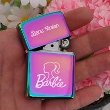 İşte Bu Kişiye Özel Isimli Benzinli Zippo Çakmak Pembe Barbie Tasarım