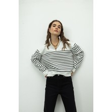 Tubia Kadın Kısa Beyaz Siyah Çizgili Yarım Fermuarlı Sweatshirt