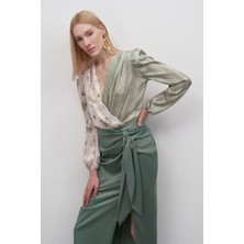 Sateen Çift Desenli Kruvaze Bodysuit Bluz - Çağla Yeşili