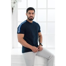 Akçaylar Slimfit Omuz Şeritli Bisiklet Yaka %100 Pamuk Dokulu T-Shirt