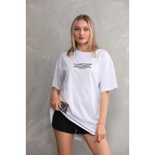Tarz Yeri Unisex Bisiklet Yaka Baskılı Oversize T-Shirt - Beyaz