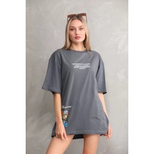 Tarz Yeri Unisex Bisiklet Yaka Baskılı Oversize T-Shirt - Gri