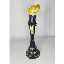 Ysm Dekor şapkalı kadın