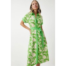 Hazelin Kadın Yeşil Krem Kuşaklı Çiçek Desenli Düğmeli Yazlık Viskon Elbise HZL24S-BD124551