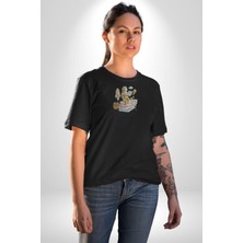 Angemiel Astronot Kitap Füze Saat Ampül Büyüteç Kadın Erkek Unisex Siyah Organik Baskılı T-Shirt Penye Yüksek Kalite