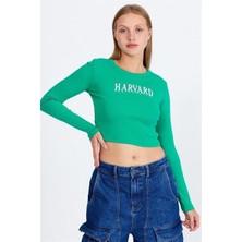 Ben Özgürüm 0 Yaka Harvard Baskı Kadın Crop Badı