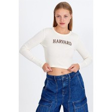 Ben Özgürüm 0 Yaka Harvard Baskı Kadın Crop Badı