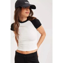Köstebek Siyah Raglan Kollu Beyaz Basic Kısa Kollu Crop T-Shirt