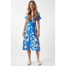 Hazelin Kadın Mavi Krem Kuşaklı Çiçek Desenli Düğmeli Yazlık Viskon Elbise HZL24S-BD124551