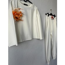 Deseo Boutique Kadın Beyaz Renk Çiçek Detaylı Tişört Pantolon Ikili Alt Üst Takım